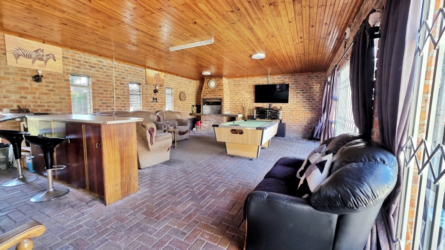 5 Bedroom Property for Sale in Kabega Park Eastern Cape